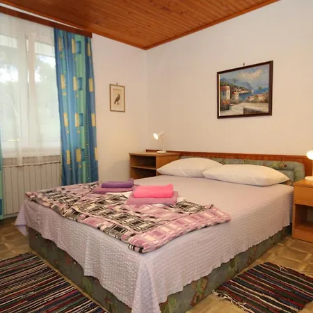 And By The Sea 게스트하우스 말리로시니