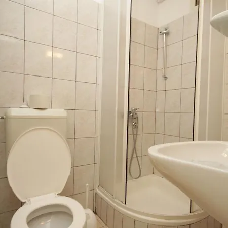 And By The Sea 게스트하우스 말리로시니