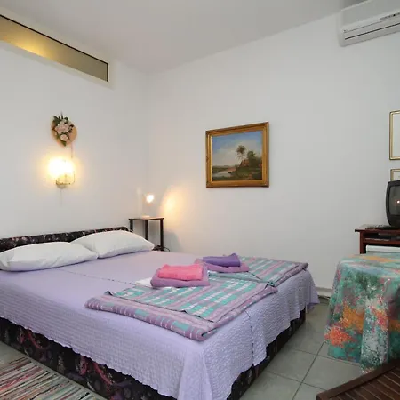 And By The Sea 게스트하우스 말리로시니